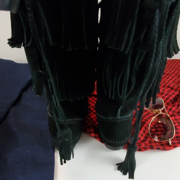 Minnetonka black suede 2 layer fringe boots size 5 - Picture 6 of 8